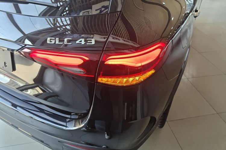 奔驰GLC AMG 2024款 AMG GLC 43 4MATIC车身外观9