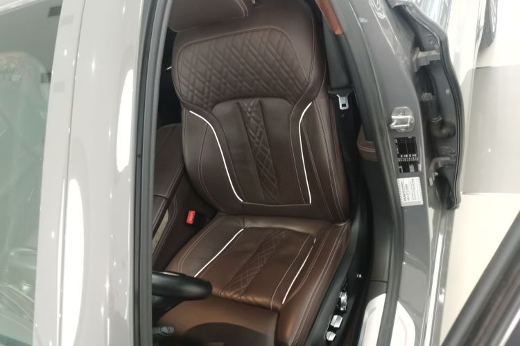 宝马7系 2019款 740Li 领先型 豪华套装中控内饰19