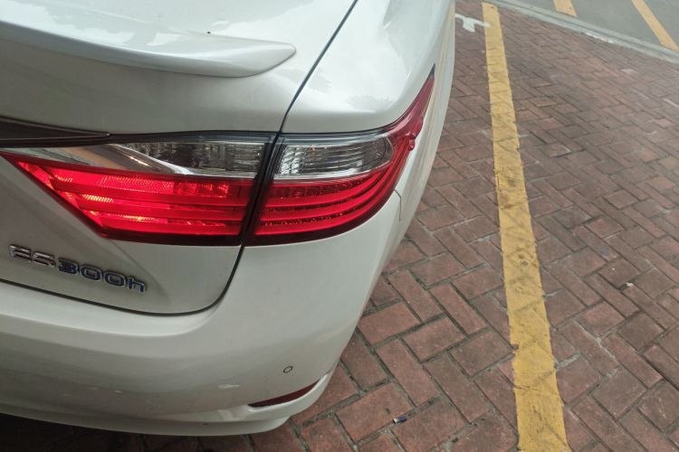 雷克萨斯ES 2013款 300h 精英版车身外观6006