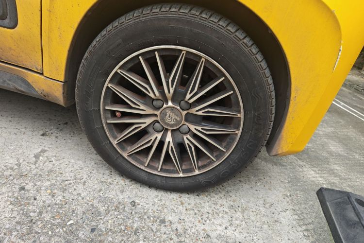 宝骏E200 2020款 305KM 智行版车身外观10