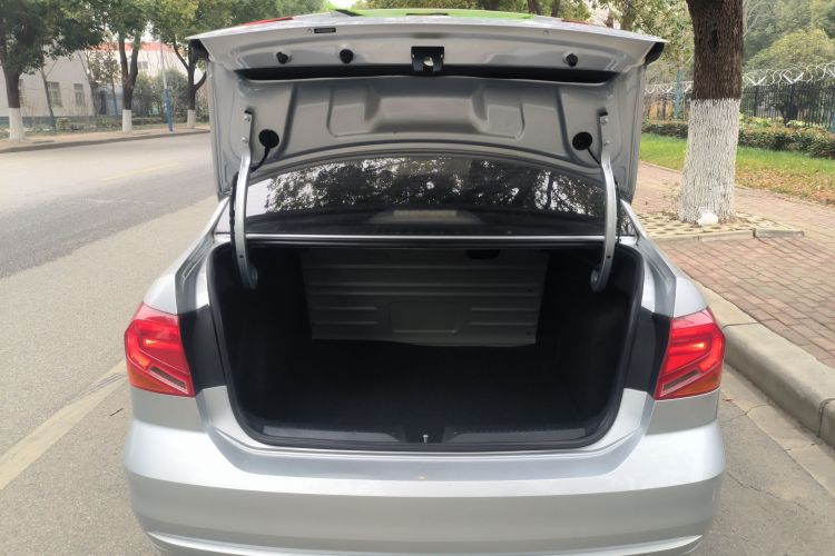 大众 捷达 2017款 1.5L 手动时尚型机舱底盘23