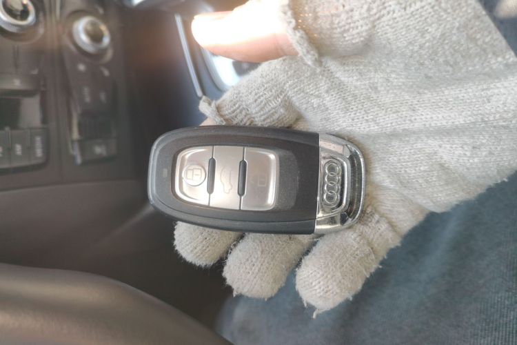 奥迪Q5 2018款 典藏版 40 TFSI 进取型中控内饰11