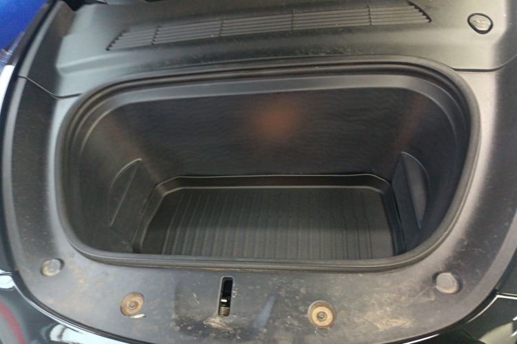 特斯拉 Model Y 2022款 长续航全轮驱动版机舱底盘24