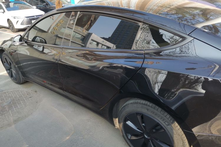 特斯拉 Model 3 2023款 后轮驱动版车身外观4