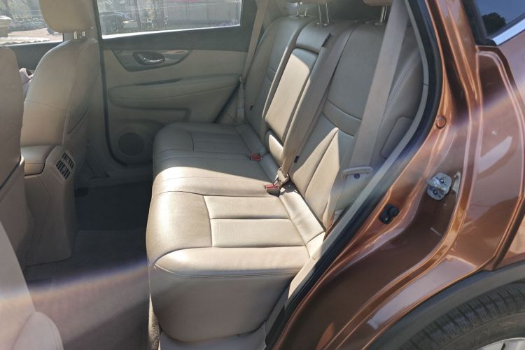 日产 奇骏 2014款 2.5L CVT领先版 4WD中控内饰21