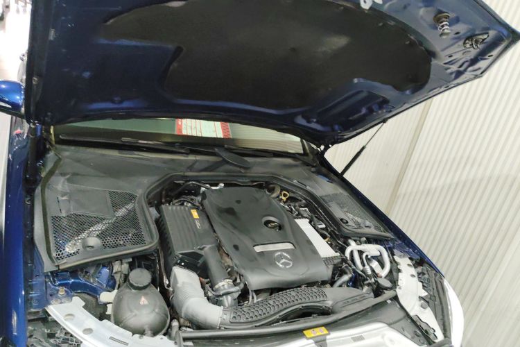 奔驰C级 2018款 C 200 L 运动版机舱底盘24