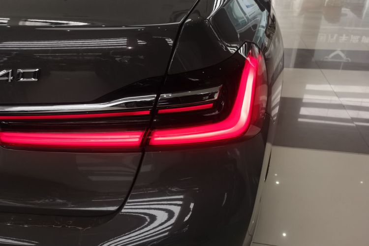 宝马7系 2019款 740Li 领先型 豪华套装车身外观9