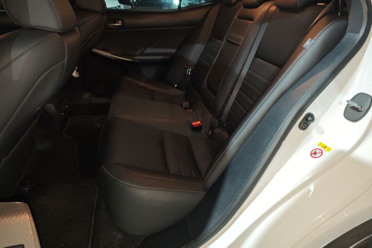 雷克萨斯IS 2017款 300 F SPORT版中控内饰21