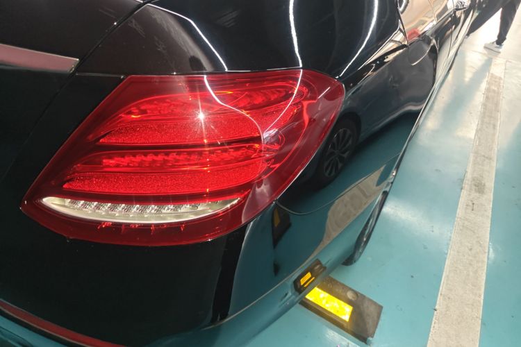 奔驰E级 2019款 E 260 L 运动型车身外观6006