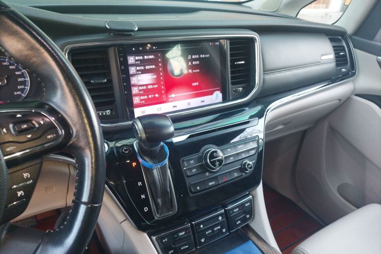 广汽传祺 传祺M8 2018款 320T 尊享版中控内饰16