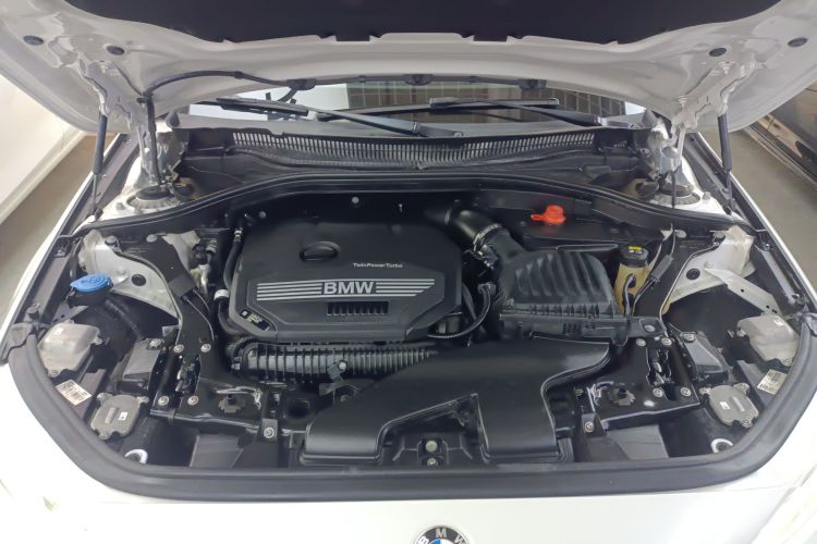 宝马1系 2021款 125i M运动曜夜版机舱底盘24