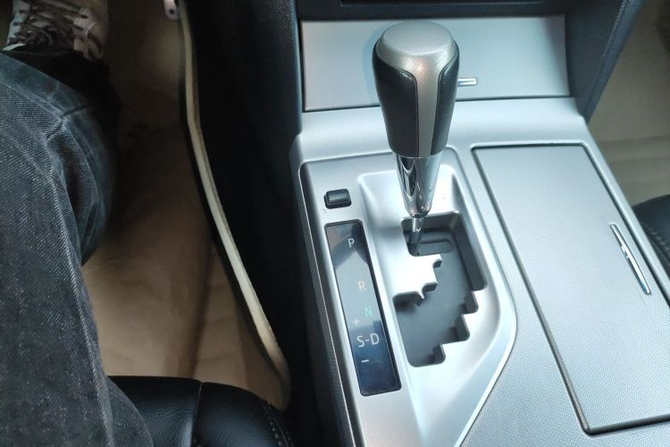 丰田 凯美瑞 2012款 骏瑞 2.0S 耀动版中控内饰18