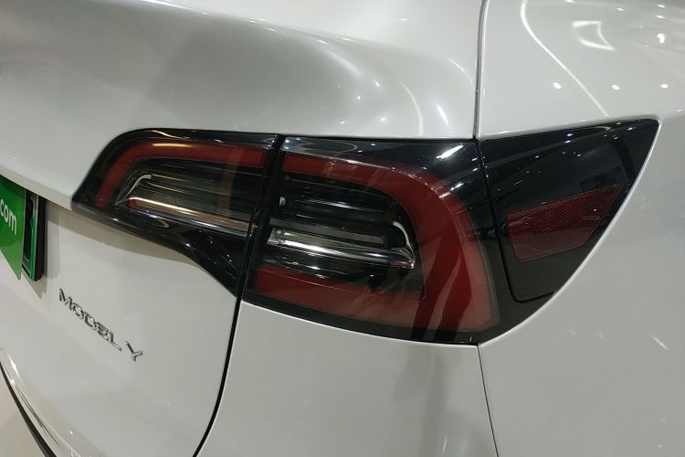 特斯拉 Model Y 2022款 改款 后轮驱动版车身外观9