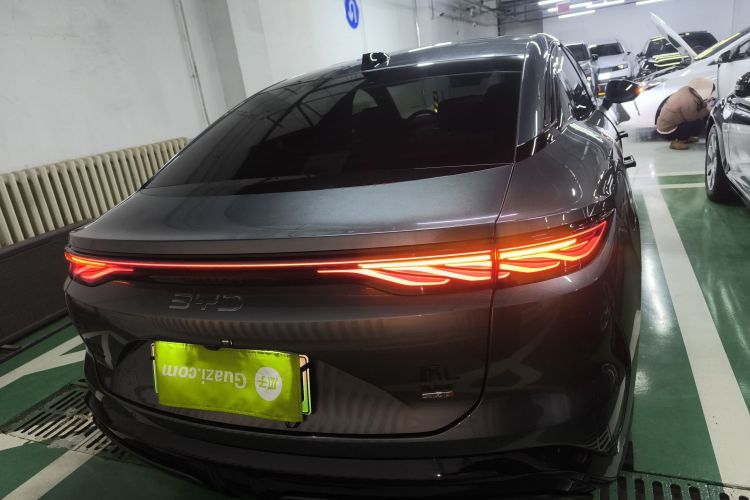 比亚迪 汉L 2025款 DM-p 四驱激光雷达旗舰型车身外观6