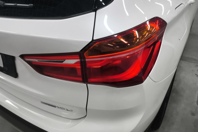 宝马X1 2019款 sDrive18Li 尊享型车身外观6006