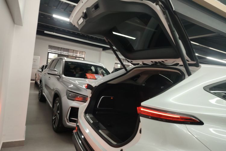 丰田 威飒 2023款 2.0L CVT两驱尊贵版局部细节23