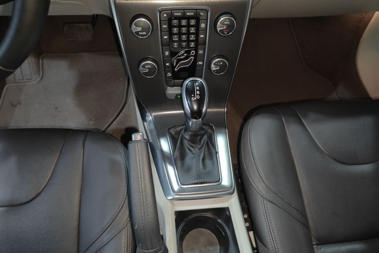 沃尔沃V40 2015款 1.6T 智逸版局部细节18