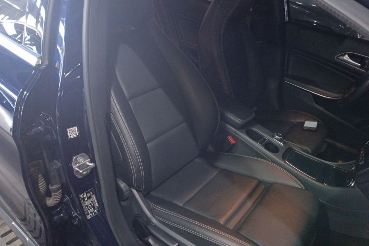 奔驰GLA 2018款 GLA 200 动感型局部细节41