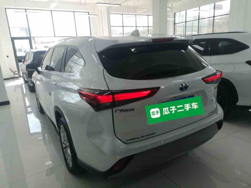 丰田 汉兰达 2023款 2.5L智能电混双擎四驱豪华版 7座(3)