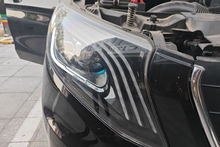 奔驰 威霆 2021款 2.0T 精英版 7座车身外观6006