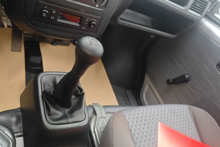 五菱汽车 五菱之光 2023款 1.5L 实用型 5/7座中控内饰18