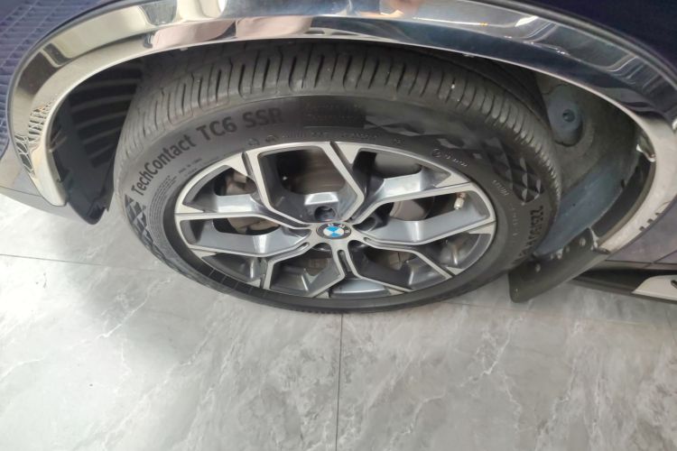 宝马X1 2020款 sDrive25Li 领先型车身外观35