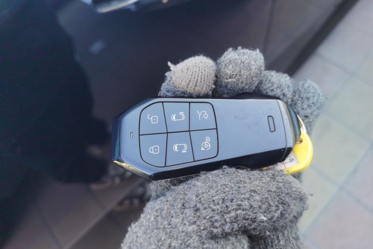 小鹏X9 2025款 740超长续航 Max中控内饰11