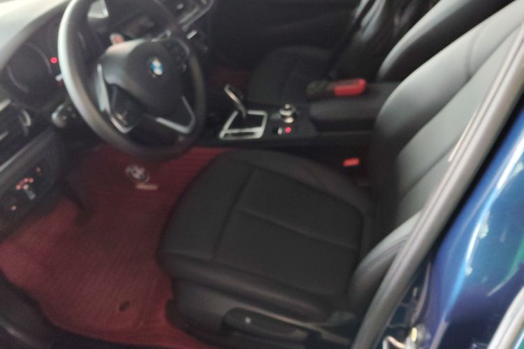 宝马1系 2021款 改款 120i M运动版中控内饰19