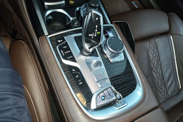 宝马7系 2018款 730Li 尊享型 M运动套装局部细节18