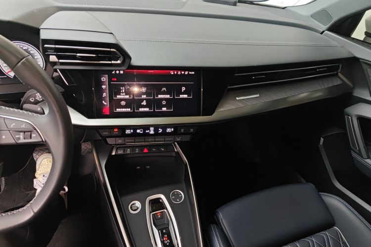 奥迪A3 2025款 Sportback 35TFSI 飞驰尊享型 +豪华臻选包中控内饰16