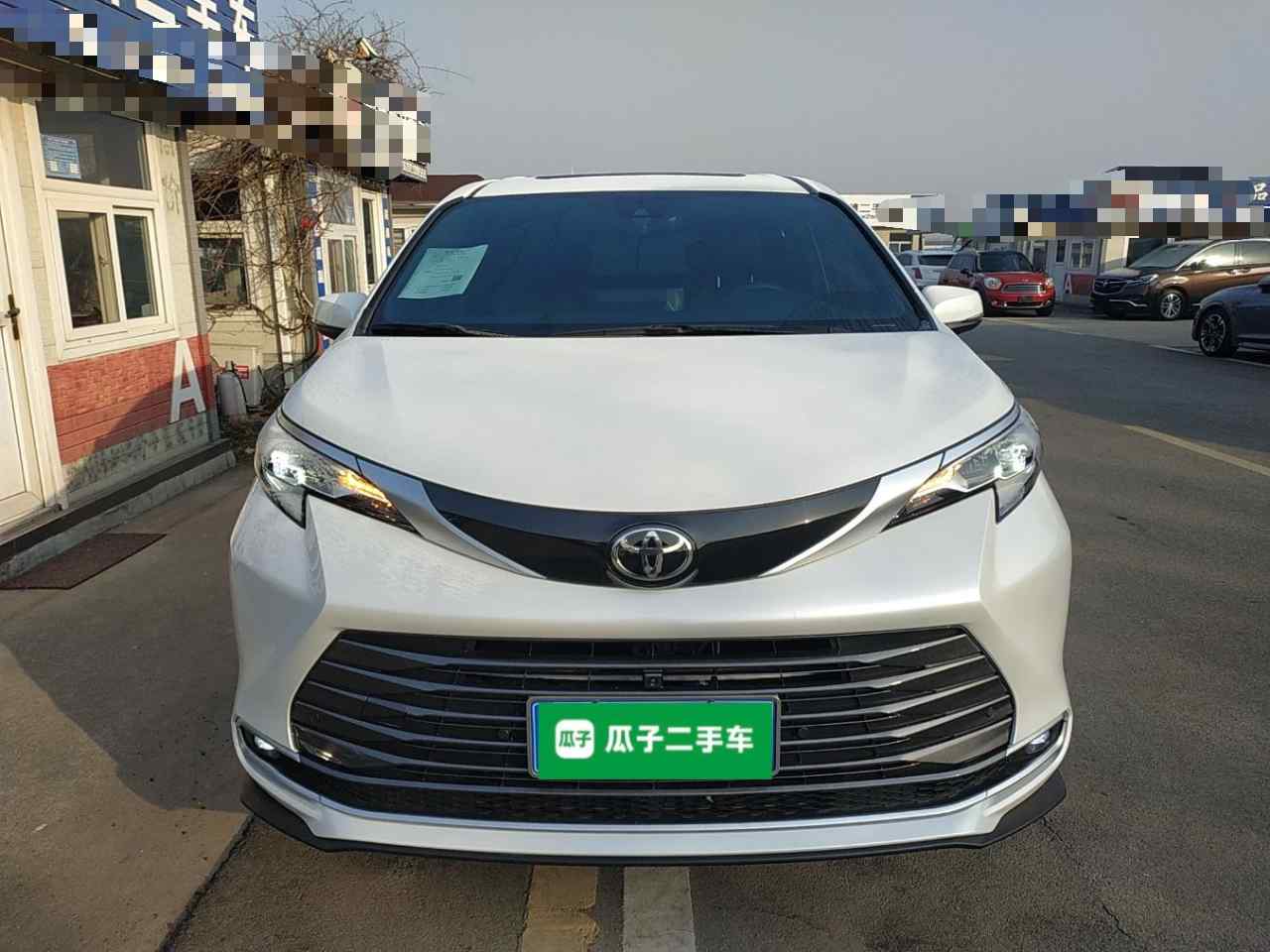 丰田 赛那SIENNA 2024款 2.5L混动 尊贵版(2)