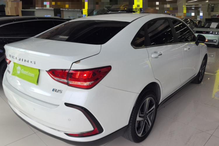 北京汽车 北京EU5 2020款 经典款 R500 智风版车身外观7