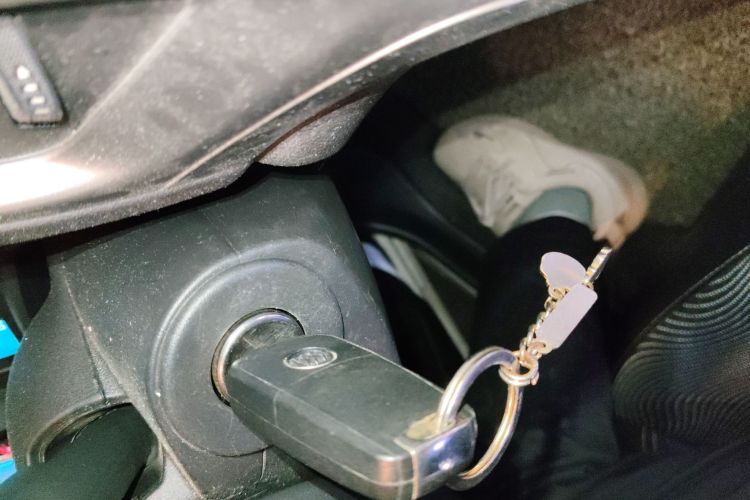 别克 英朗 2014款 XT 1.6L 自动时尚版中控内饰7001