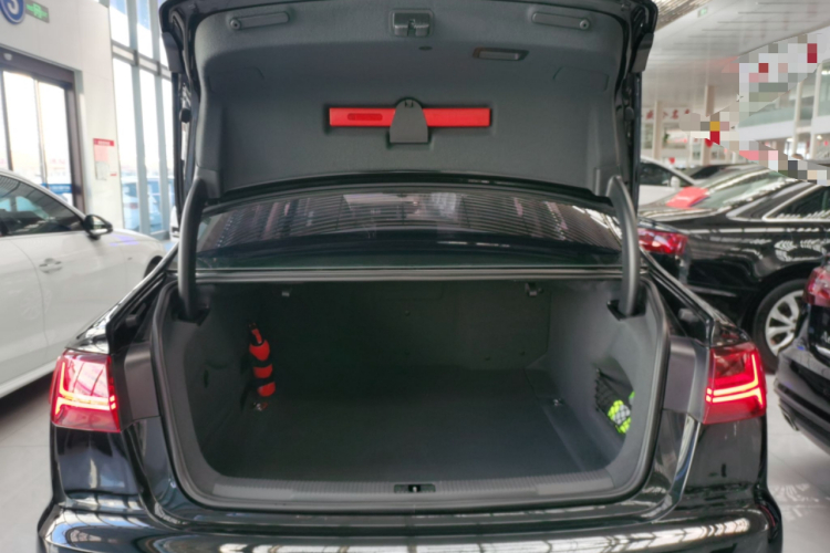 奥迪A6L 2018款 30周年年型 TFSI 进取型机舱底盘23