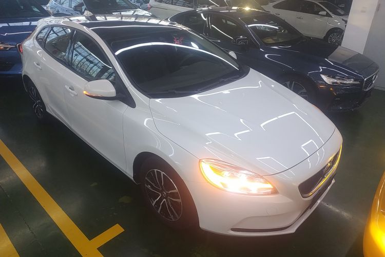 沃尔沃V40 2017款 T3 智逸版车身外观3