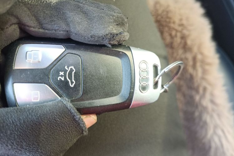 奥迪A4L 2020款 40 TFSI 时尚动感型中控内饰11