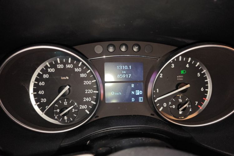 奔驰R级 2017款 R 320 4MATIC 商务型臻藏版中控内饰15