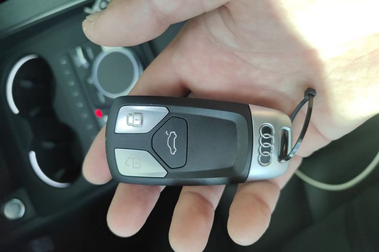 奥迪A4L 2017款 Plus 40 TFSI 风尚型中控内饰11