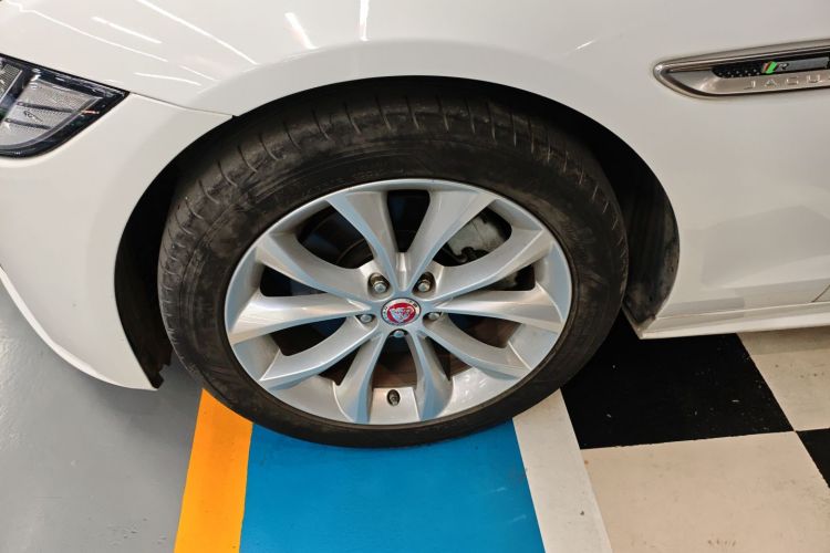 捷豹XF 2016款 XF 2.0T 两驱R-Sport运动版车身外观6007