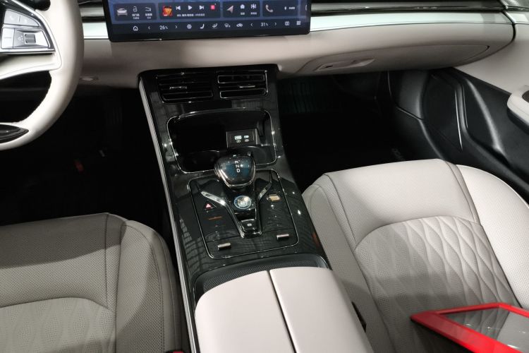 比亚迪 汉 2025款 DM-i 125KM尊贵型中控内饰18