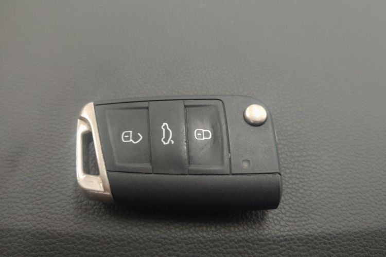 大众 途观L 2024款 出众款 330TSI 自动两驱R-Line龙耀版中控内饰11