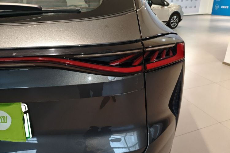 长安UNI-Z新能源 2024款 蓝鲸智电iDD 125km 卓越型车身外观9