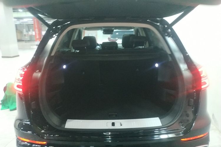 红旗HS5 2023款 2.0T 旗享Pro版机舱底盘23