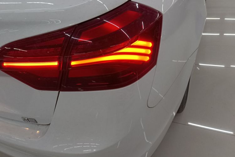 吉利汽车 帝豪 2019款 领军版 1.5L CVT向上亚运版 国VI车身外观6006