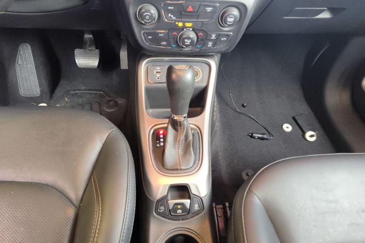 Jeep 指南者 2017款 200T 自动家享版中控内饰18