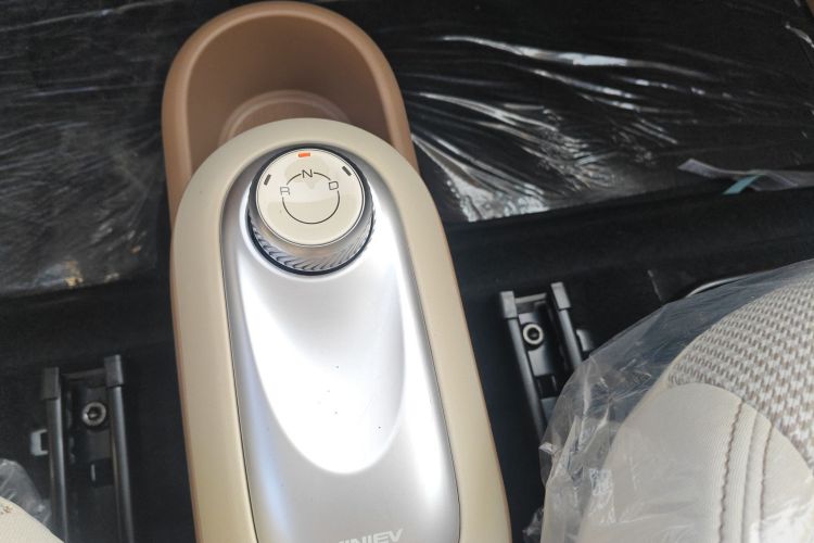 五菱汽车 宏光MINIEV 2025款 四门版 进阶款中控内饰18