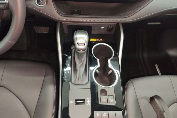 丰田 汉兰达 2026款 2.5L智能电混双擎两驱精英版 7座中控内饰18