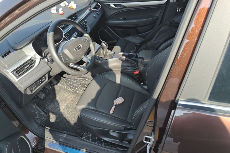 吉利汽车 帝豪 2019款 领军版 1.5L 手动向上互联型 国VI中控内饰19