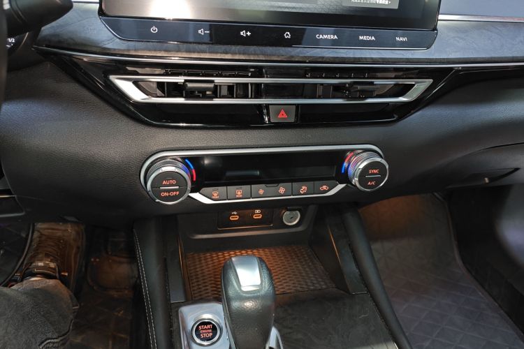 日产 天籁 2022款 2.0L XL-TLS 悦享版中控内饰16