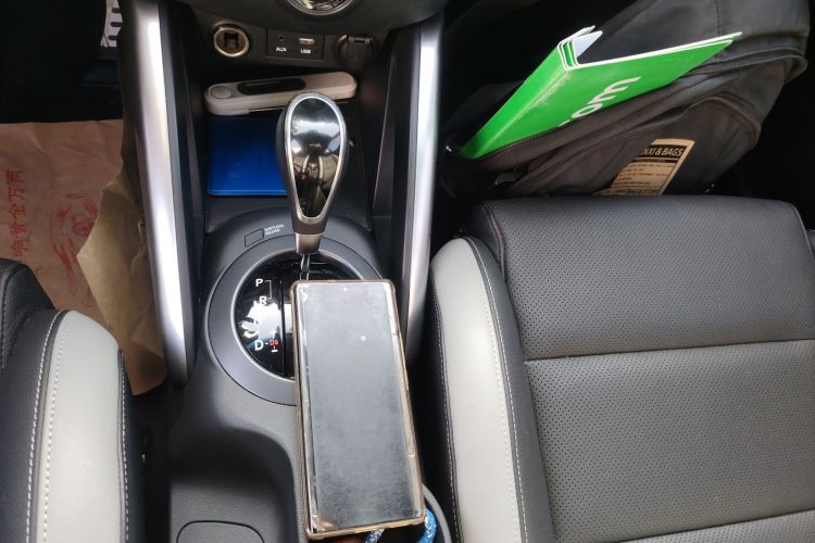 现代 Veloster飞思 2015款 1.6T 自动尊享版中控内饰18